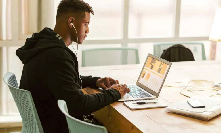 How do freelancers manage multiple clients in one CRM?